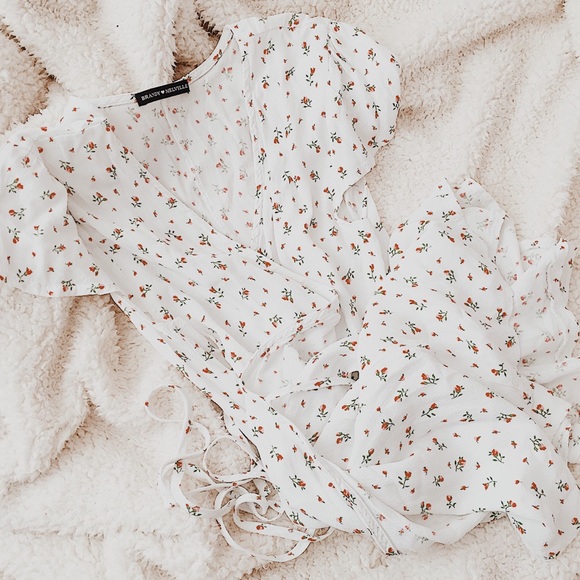 Brandy Melville Dresses & Skirts - brandy melville | robbie floral wrap dress